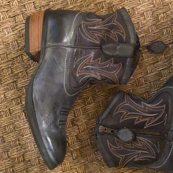 Ariat Billie Unbridled ankle booties NWOT - Picture 7 of 11